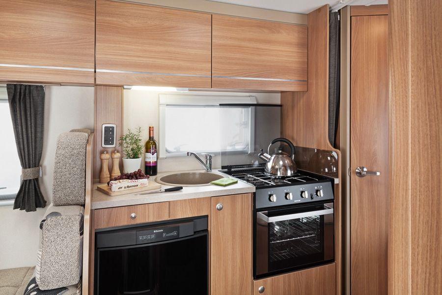 Интерьер Swift Motorhomes Escape 664 2009 года  (фото 2 из 4)